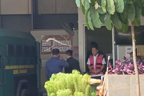 Eks Jampidsus Febrie Adriansyah Keluar Rutan KPK, Jalani Pemeriksaan TPPU di Kejagung