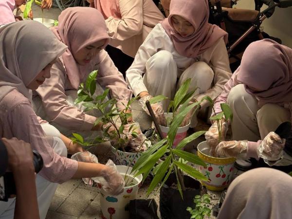 Aktivitas bersama penyintas kanker Aktivitas kreatif bersama penyintas kanker. (Foto: Istimewa)