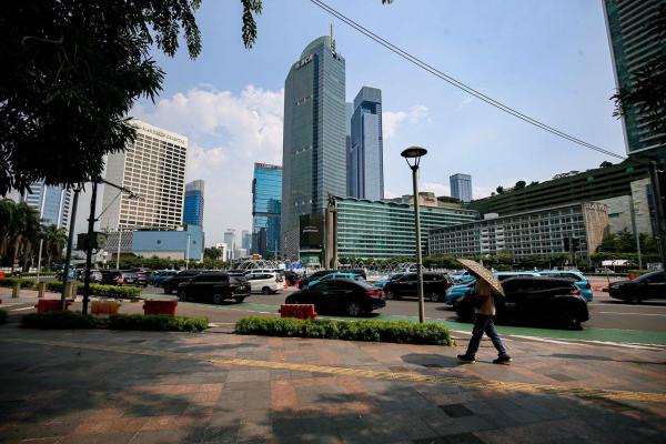 Jakarta Diserang Abu Vulkanik hingga Kualitas Udara Buruk, Pakai Masker Ya!