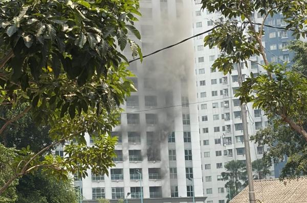 Apartemen di Tanah Abang Jakpus Kebakaran, 85 Personel Damkar Dikerahkan