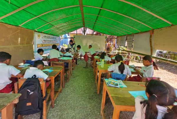 Kemendikdasmen Dirikan Tenda untuk Sekolah Darurat Siswa Terdampak Gempa M7,7 NTT