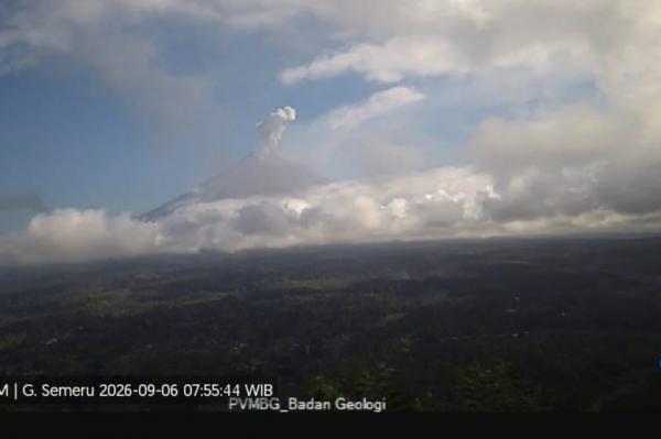 Gunung Semeru Meletus Pagi Ini, Muntahkan Abu Vulkanik Setinggi 1 Km ke Langit