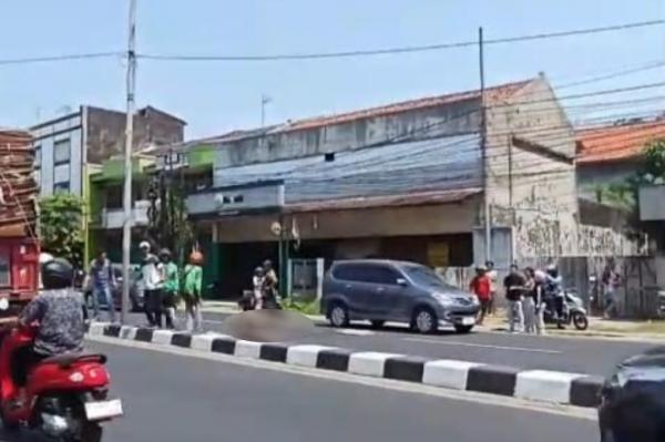 Kecelakaan di Karawang, 2 Pelajar SMP Boncengan Motor Tewas Tabrak Trotoar