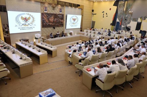Rapat Kerja Kementerian PANRB-DPR Kementerian PANRB Rapat Kerja bersama Komisi II DPR di Jakarta, Senin (7/9/2026). (Foto: Istimewa)