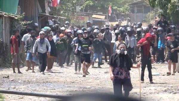 Bentrok 2 Kelompok di Makassar, Polisi Tembakkan Gas Air Mata