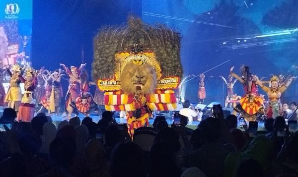 Maudy Koesnaedi dan Iwan Fals Hadir di Pertunjukan Seni Satu Abad Rahmi Hatta