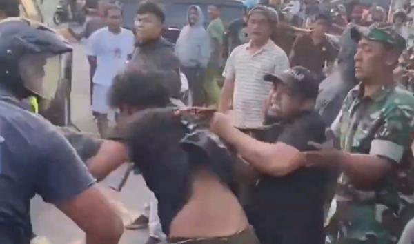 Aniaya Pedagang Cilok, 6 Anak Punk Babak Belur Dihajar Warga di Semarang