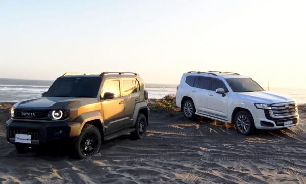 Toyota Land Cruiser 300 Hybrid EV dan All-New Land Toyota Land Cruiser 300 Hybrid EV dan All-New Land Cruiser FJ di kawasan Gumuk Pasir, Yogyakarta. (Foto: Dani M Dahwilani)
