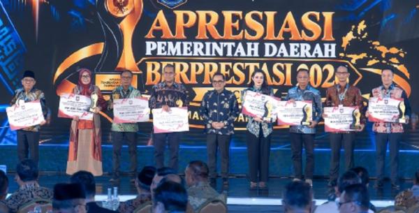 Malut Penghargaan Pemprov Maluku Utara menyabet dua penghargaan bergengsi dalam Apresiasi Pemerintah Daerah Berprestasi 2026 Batch II Regional Maluku dan Nusa Tenggara . (Foto: ist)