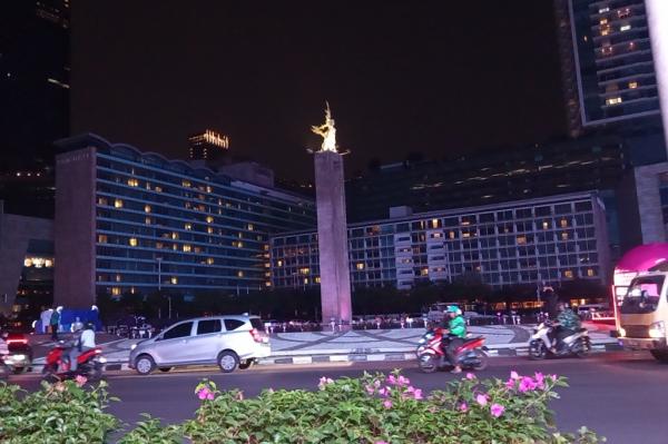Penampakan Bundaran HI saat Lampu Dipadamkan 1 Jam, Sejumlah Titik Gelap