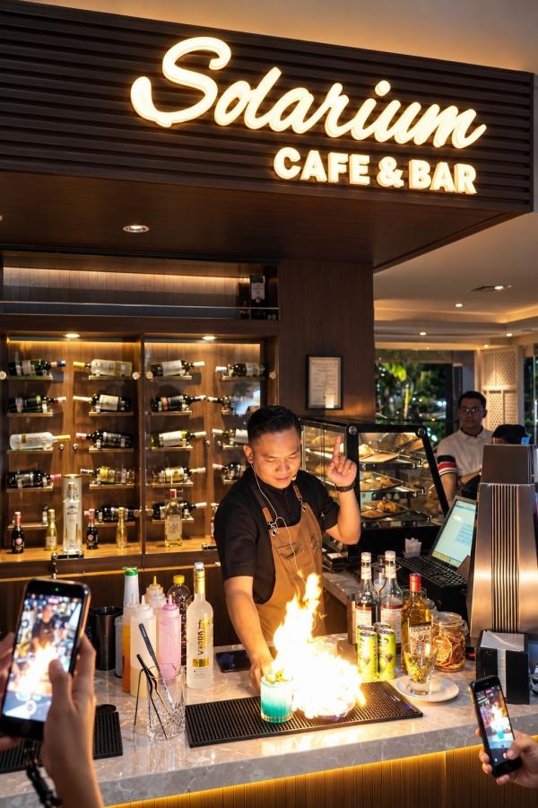 éL Hotel Bandung 11 éL Hotel Bandung menghadirkan Solarium Bar Take Over with Mozzar di Solarium Café & Bar, Braga, Bandung, dengan kreasi minuman premium dan hiburan musik. (Foto: ist)