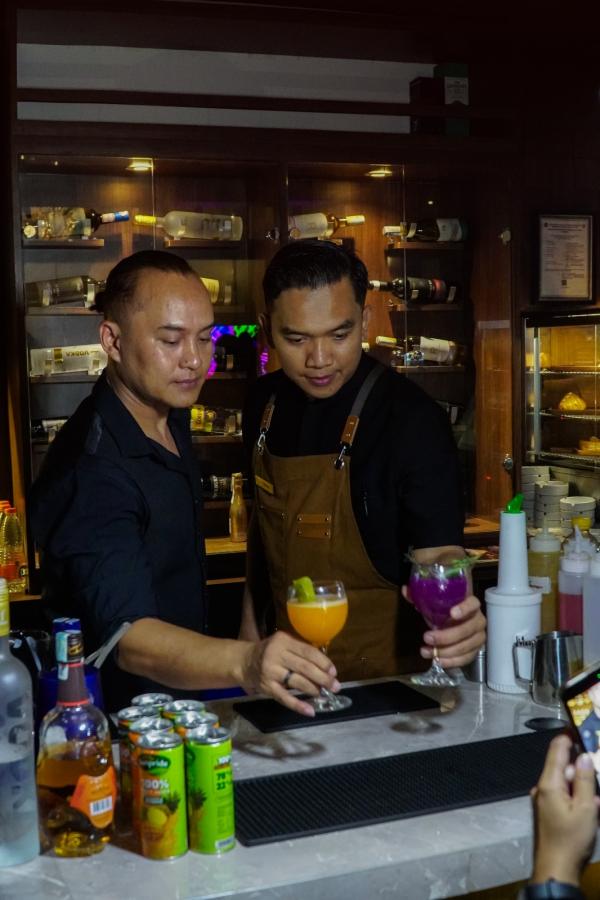 éL Hotel Bandung 12 éL Hotel Bandung menghadirkan Solarium Bar Take Over with Mozzar di Solarium Café & Bar, Braga, Bandung, dengan kreasi minuman premium dan hiburan musik. (Foto: ist)