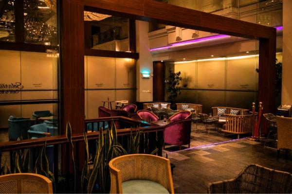 éL Hotel Bandung 6 éL Hotel Bandung menghadirkan Solarium Bar Take Over with Mozzar di Solarium Café & Bar, Braga, Bandung, dengan kreasi minuman premium dan hiburan musik. (Foto: ist)