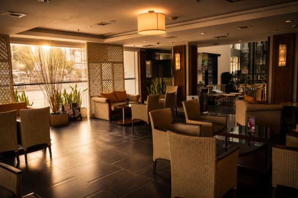 éL Hotel Bandung 8 éL Hotel Bandung menghadirkan Solarium Bar Take Over with Mozzar di Solarium Café & Bar, Braga, Bandung, dengan kreasi minuman premium dan hiburan musik. (Foto: ist)