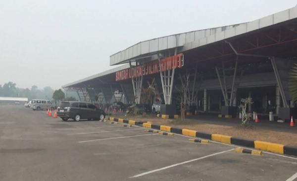 Kabut Asap Karhutla Lumpuhkan Penerbangan di Bandara Tjilik Riwut Palangka Raya