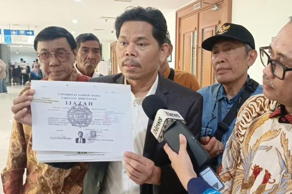 Bonatua Serahkan Bukti Tambahan Gugatan Ijazah Jokowi, Apa saja?