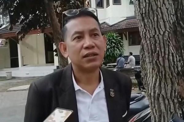 Dr Syam lombok barat Dr. Syamsuriansyah atau Dr. Syam menyoroti banyak warga yang tinggal di Lombok Barat tetapi masih menggunakan KTP luar daerah. (Foto: ist)