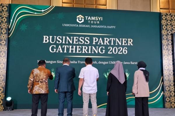 Tamsyi Tour Tamsyi Tour memperluas ekosistem umrah dengan menggandeng UMKM Jawa Barat dan menargetkan kolaborasi dengan hingga 12.000 pelaku usaha. (Foto: Ist)