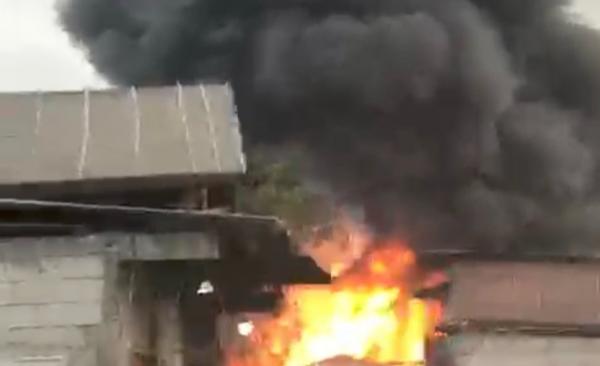 Rumah di Kapuk Muara Jakut Kabakaran Pagi Ini, Asap Hitam Membubung Tinggi