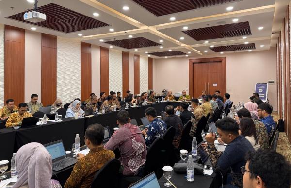 Lembaga Pengelola Dana Bergulir (LPDB) Koperasi memperkuat aspek hukum dalam penyaluran pinjaman atau pembiayaan dana beruglir kepada koperasi melalui Focus Group Discussion (FGD). (Foto: LPDB Koperasi)