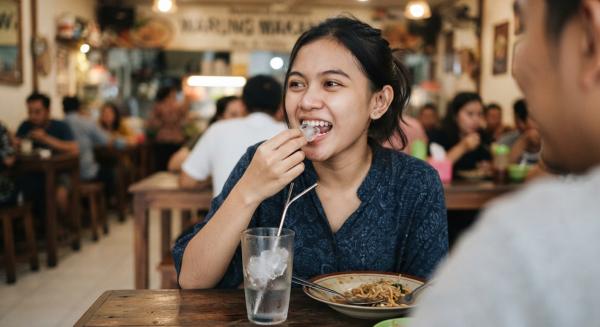Suka Ngunyah Es Batu? Menkes Ingatkan Risiko Anemia hingga Gigi Retak