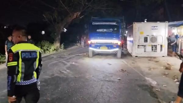 Tragis! Peti Kemas Truk Kontainer Timpa 2 Mahasiswi di Takalar, Kaki Korban Patah