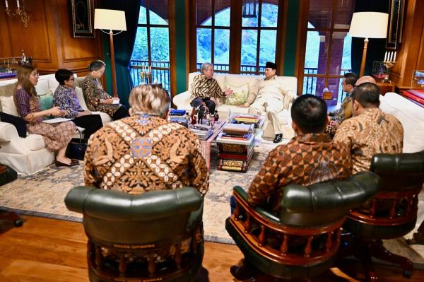 Prabowo Bertemu Sekjen PBB Presiden Prabowo dan Sekjen PBB António Guterres membahas isu strategis dan memperkuat kerja sama multilateral saat bertemu di di Hambalang, Bogor. (Foto: BPMI Setpres)