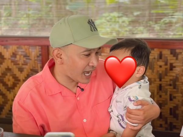 Ruben Onsu 1 Ruben Onsu dan anak angkat barunya yang bernama Thayaka Putra Onsu. (Foto: Instagram)
