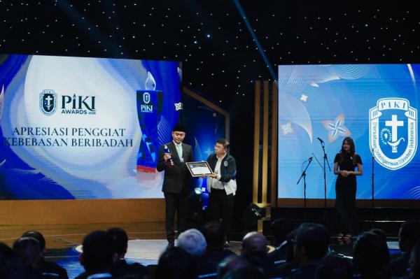 Staf Khusus Menteri Agama Gugun Gumilar Staf Khusus Menteri Agama Gugun Gumilar meraih PIKI Awards 2026 kategori Penggiat Kebebasan Beribadah dan menegaskan pentingnya menjaga kebebasan beribadah sebagai amanat konstitusi. (Foto: Ist)