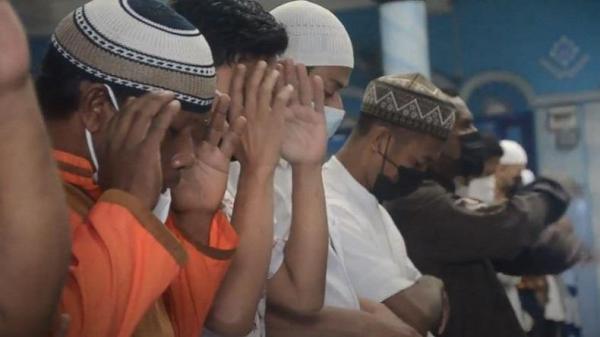 Saf Sholat Berjemaah Boleh Dirapatkan, MUI: Setelah Itu Direnggangkan
