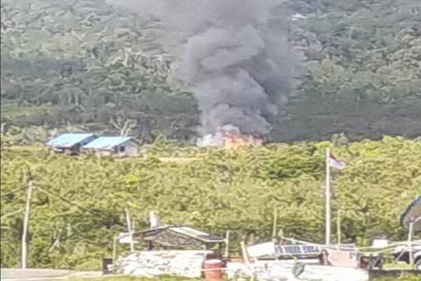 KKB Papua Bakar Gedung SMPN Serambakon