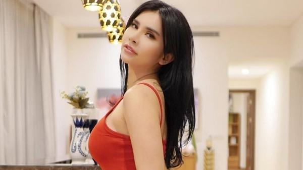 Gaya Seksi Maria Vania Pakai Bralette Hitam, Netizen: Dilihat Dosa Gak Dilihat Sayang