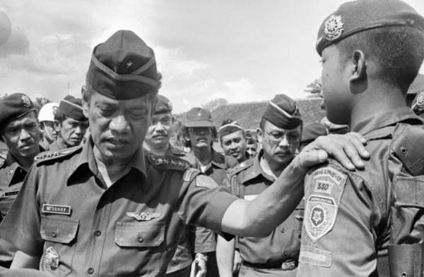 Dituduh Berpolitik, Jenderal M Jusuf Gebrak Meja Depan Presiden Soeharto