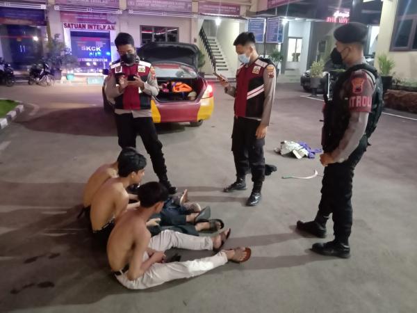 Pemotor Bonceng Empat di Tangsel Serang Warga Pakai Sajam Usai Ditegur Lawan Arah