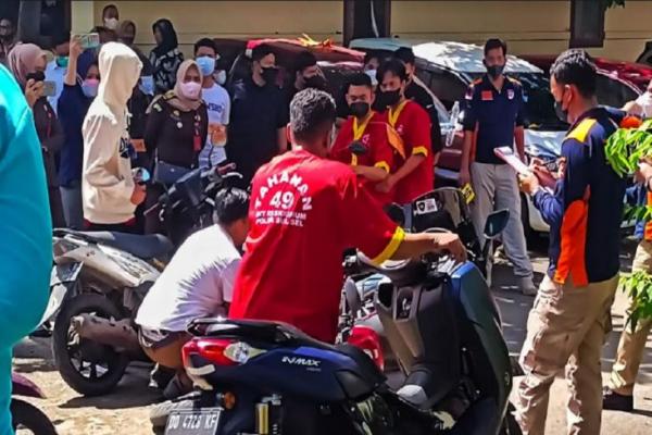 Jadi Tersangka Tewasnya Arfandi 6 Oknum Polisi Jalani Rekonstruksi Digelar di Depan Hanggar Heli