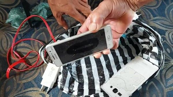 Bocah SD Meninggal Mengenaskan akibat HP Meledak saat Dipakai Sambil Dicas