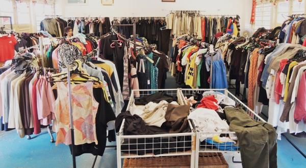 Waspada! Baju Bekas Impor Bisa Sebabkan Tipes
