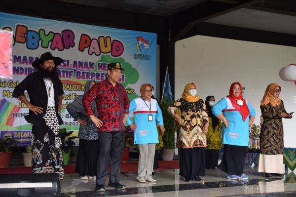 Ratusan Anak Paud Bersemangat Menari Bersama Bupati Banyumas