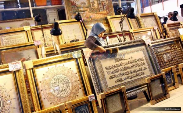 Punya Keinginan Bisnis Kaligrafi? Begini Cara Memulainya Agar Dilirik Pembeli