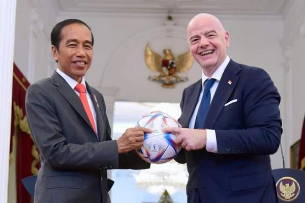 Bertemu Presiden FIFA, Jokowi Minta Keselamatan Pemain dan Penonton Lebih Terjamin