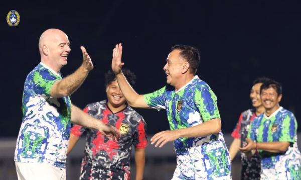 Media Inggris Soroti Fun Game Presiden FIFA dan Ketum PSSI: Perilaku Memuakkan