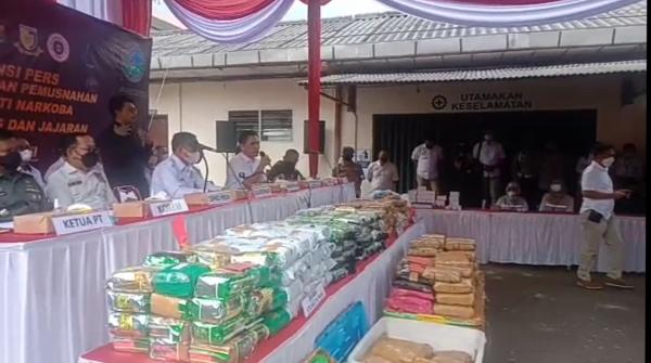 Polda Lampung Pemusnahan Narkotika Dari 28 Kasus Dengan Total Sebanyak 64 Orang Tersangka