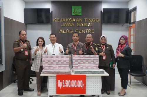 Kejati Jabar Terima Titipan Rp6,5 Miliar Terkait  Perkara Korupsi Dana BOS