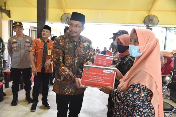 Ribuan Warga Terdampak TPA Griyo Mulyo Jabon Sidoarjo Digelontor Bantuan Rp 1 M