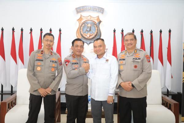 Kapolda Sumut Dapat Penghargaan Tokoh Peduli Wartawan dari PWI
