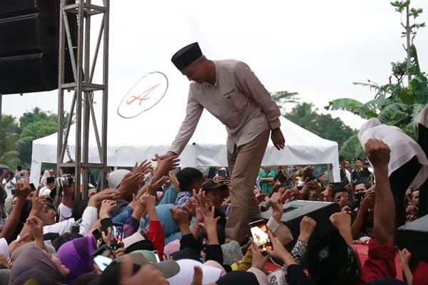 Ganjar ke Ribuan Massa: Jateng Tetap Kandang Banteng, Jangan Cengeng!