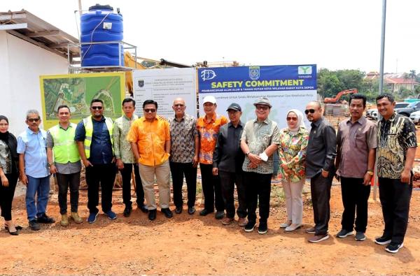 Komisi C DPRD Depok Sidak Pembangunan Alun-Alun dan Taman Hutan Kota Wilayah Barat