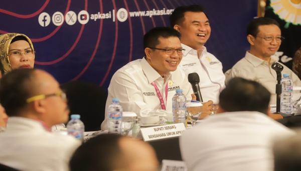 Bupati Bandung Jadi Moderator pada Diskusi APKASI dalam Upaya Peningkatan PAD
