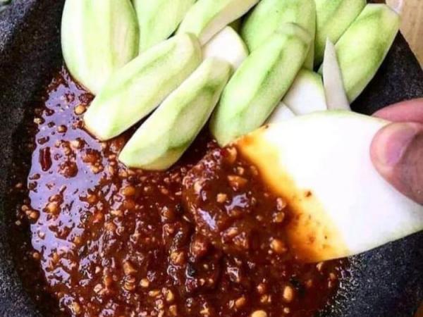 Bikin Lidah Bergoyang! Ini 10 Spot Rujak Paling Hits dan Unik di Bandung yang Wajib Dicoba