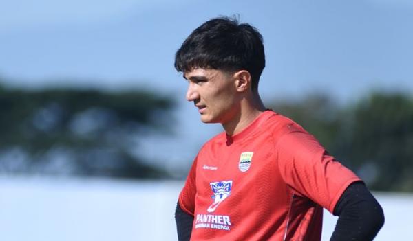 Kode Keras Adam Alis Bikin Heboh, Peluang Kevin Ray Mendoza Balik Berseragam Persib Terbuka?